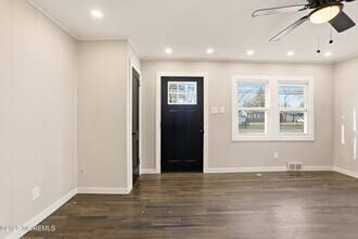 22 Oak Ridge Pkwy in Toms River, NJ - Building Photo - Building Photo