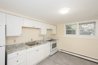Quarry Stone Apartments in Milford, MA - Foto de edificio - Interior Photo