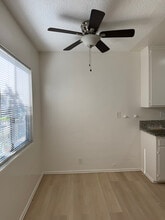 1070 Gardenia Ave in Long Beach, CA - Foto de edificio - Building Photo