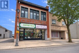 4595 Queen St in Niagara Falls, ON - Building Photo