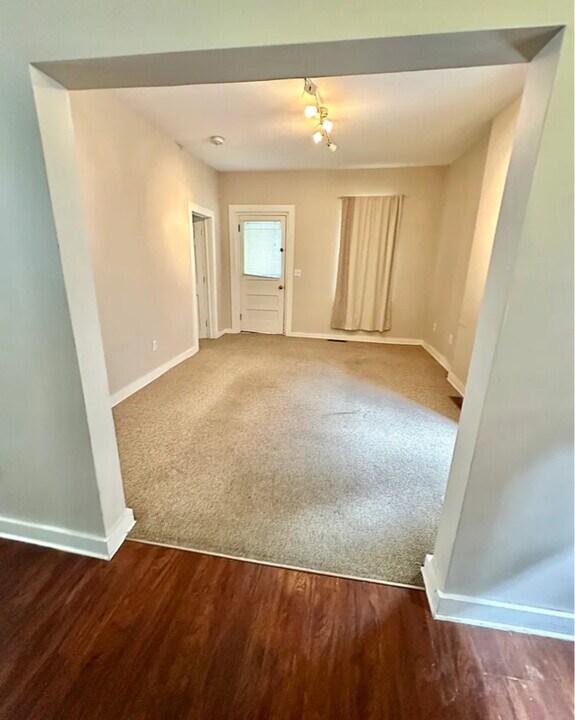 2044 W 11th St in Cleveland, OH - Building Photo