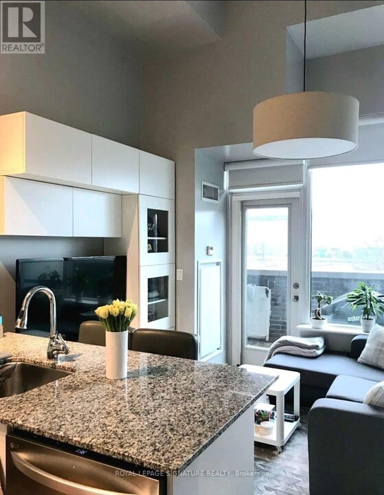 55 E Liberty St in Toronto, ON - Building Photo