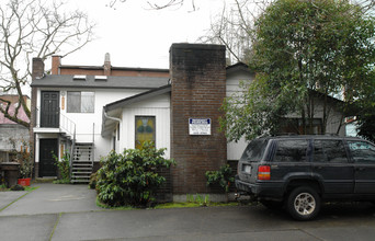 2124-2126 NW Hoyt St in Portland, OR - Building Photo - Building Photo