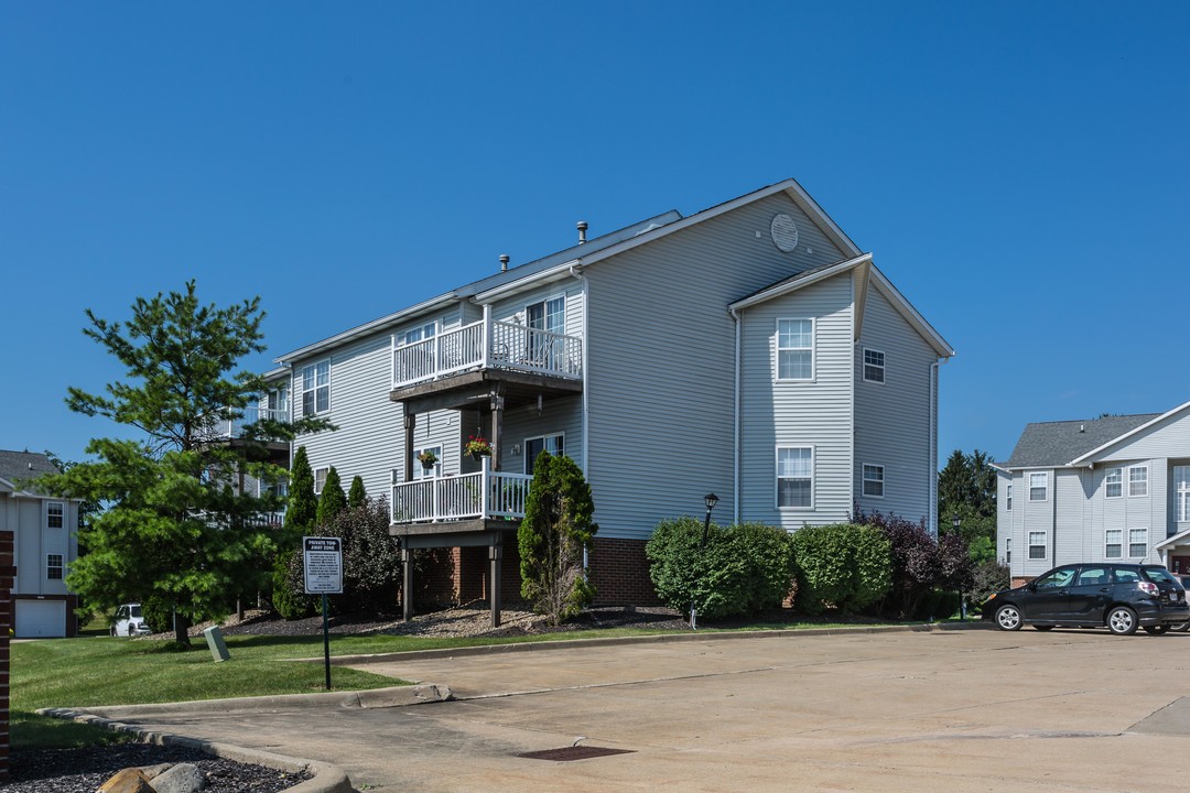 Hidden Hills in Cuyahoga Falls, OH - Building Photo