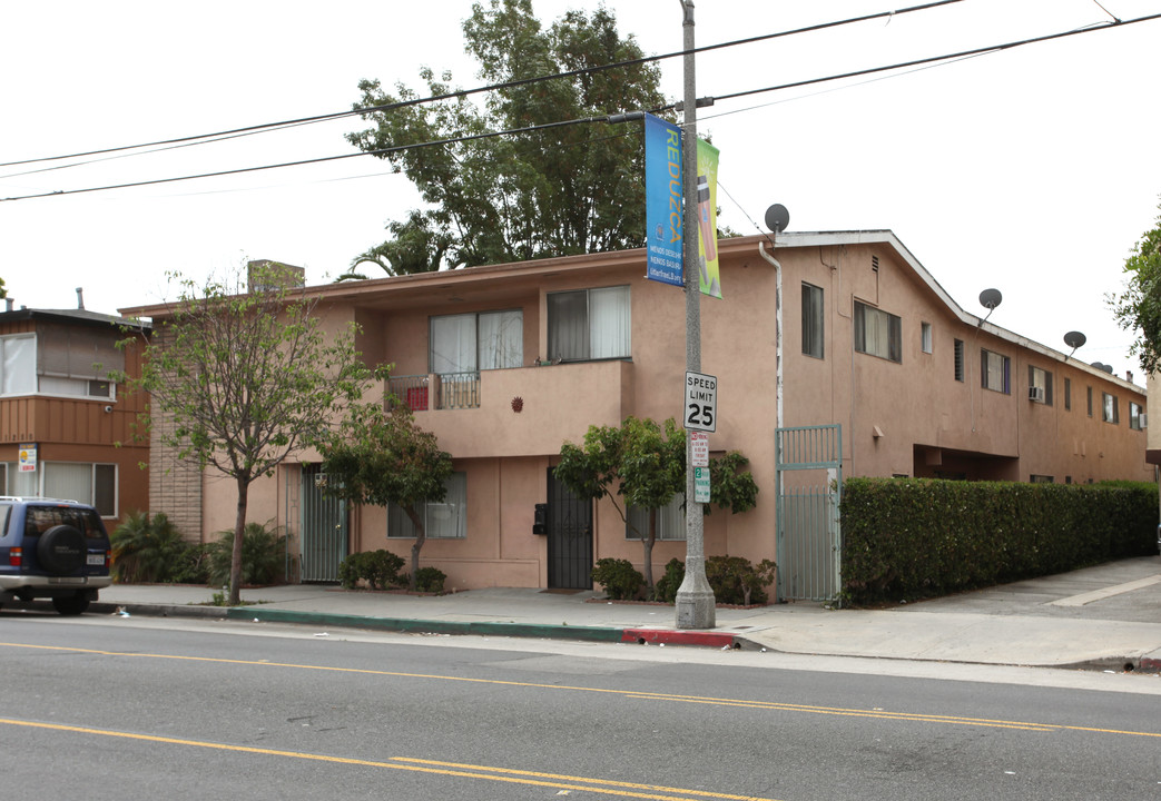 1244 E 4th St in Long Beach, CA - Foto de edificio