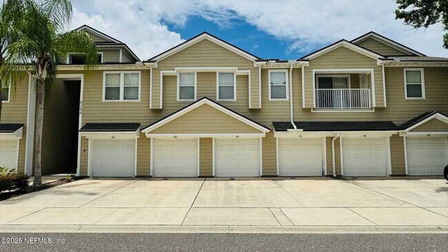 8204 White Falls Blvd in Jacksonville, FL - Building Photo - Building Photo