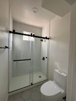 5260 Premiere Hls Dr in Los Angeles, CA - Building Photo