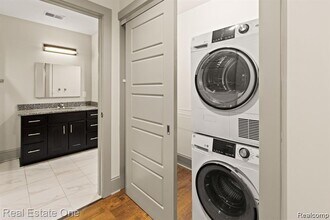 10 Grand River Ave in Detroit, MI - Building Photo - Building Photo