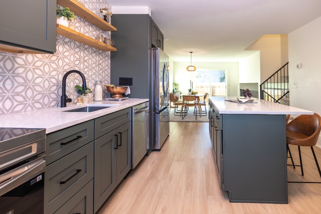 5711 W 92nd Ave in Westminster, CO - Foto de edificio - Building Photo