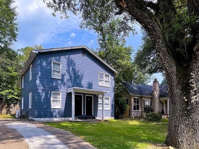 property at 912 N Davis St