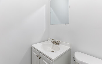 SBM Benton 100 in Hartford, CT - Building Photo - Interior Photo