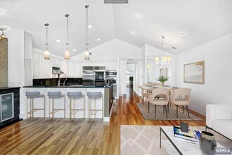 30 Lydia Dr in Guttenberg, NJ - Building Photo - Building Photo