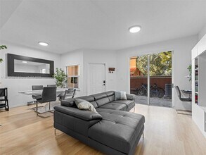 11411 NW 60th St in Doral, FL - Building Photo - Building Photo