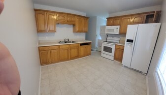 5459 Old Thomasville Rd, Unit Apt A in High Point, NC - Building Photo
