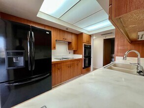 1040 Lunalilo St in Honolulu, HI - Building Photo - Building Photo