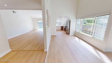 2802 E Sierra Dr in Westlake Village, CA - Building Photo - Building Photo