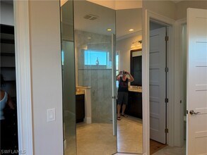 5046 Martinique Dr in Naples, FL - Foto de edificio - Building Photo