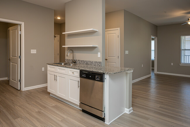 Turtle Creek Apartments in Mandeville, LA - Building Photo - Interior Photo