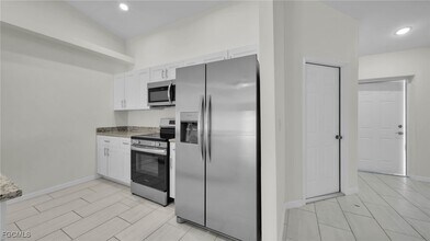 324-326 SE 16th Pl in Cape Coral, FL - Building Photo - Building Photo