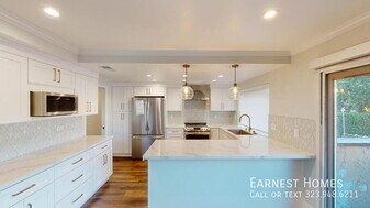 14309 Hartsook St in Los Angeles, CA - Building Photo
