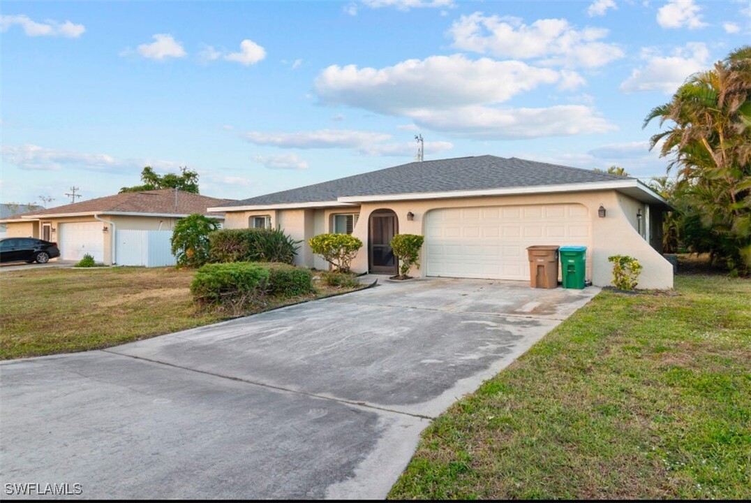 1311 SE 39th Terrace in Cape Coral, FL - Building Photo