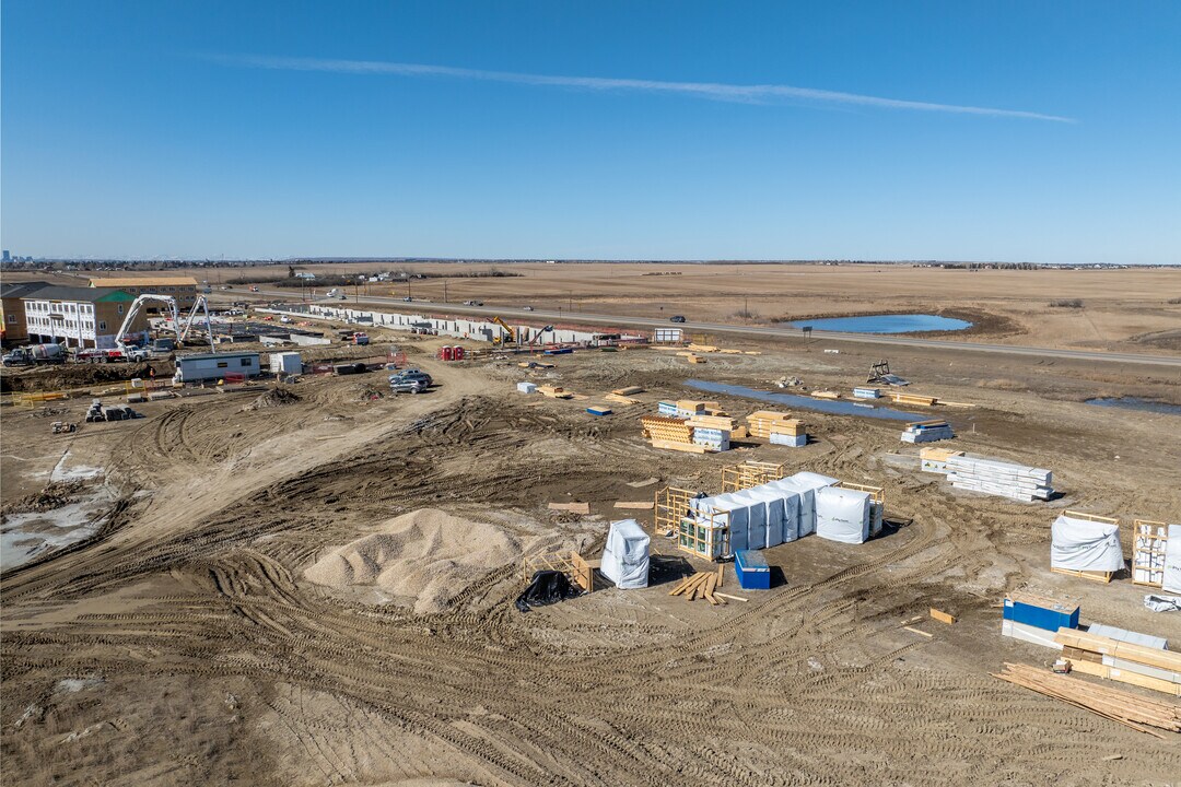Lockwood in Chestermere, AB - Building Photo