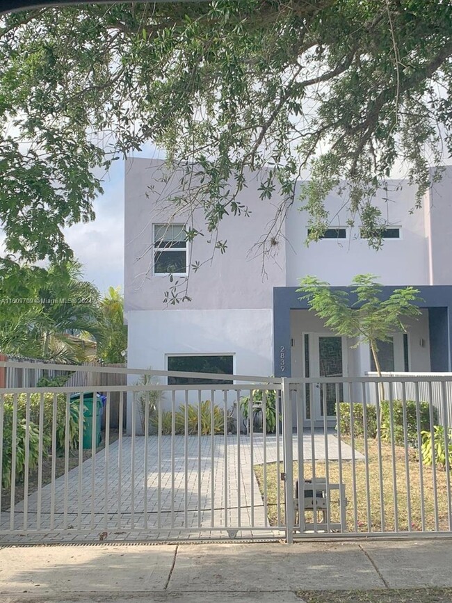 2839 SW 25th Ter in Miami, FL - Building Photo - Building Photo