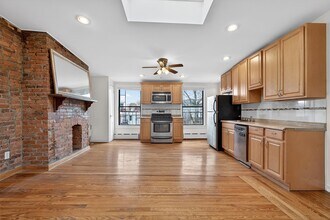 216 Newark Ave in Jersey City, NJ - Building Photo - Building Photo