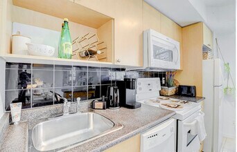 81 Bay St., Unit SI ID1497885P in Toronto, ON - Building Photo - Building Photo