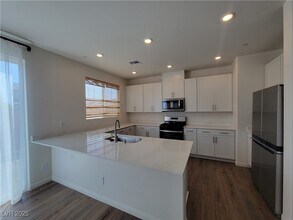 3652 Valpacos Ln in Henderson, NV - Building Photo - Building Photo