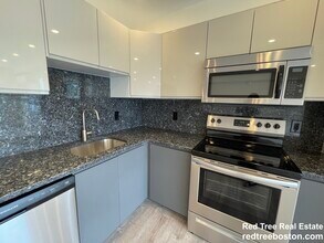 1028a Commonwealth Ave in Boston, MA - Building Photo - Building Photo