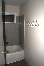 40 Myrtle St in Bakersfield, CA - Foto de edificio - Building Photo