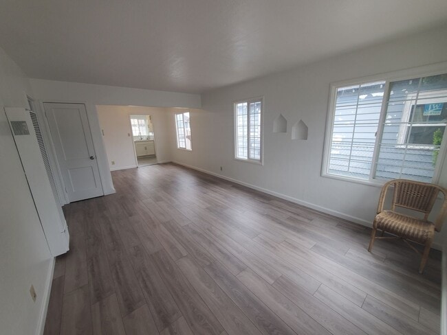 10709 Pippin St in Oakland, CA - Building Photo - Building Photo
