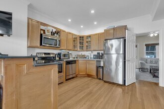 176 H St, Unit 1 in Boston, MA - Foto de edificio - Building Photo