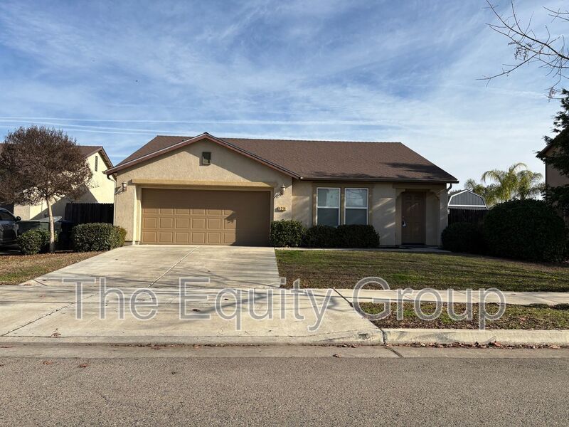 4218 S Julieann Ct in Visalia, CA - Foto de edificio