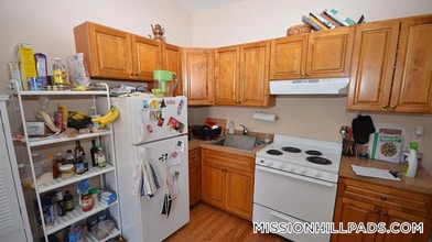 881 Huntington Ave in Boston, MA - Building Photo - Building Photo