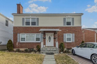 120 Woodside Ave in Harrison, NY - Building Photo