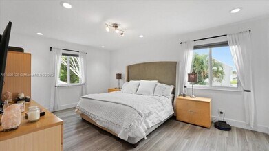 18701 Shauna Manor Dr in Boca Raton, FL - Building Photo - Building Photo