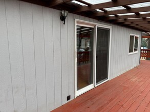4778 N River Rd-Unit -Unit 1 in Gold Hill, OR - Building Photo - Building Photo