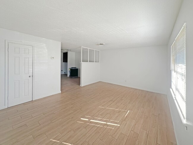 612 E Sunset Dr in Hobbs, NM - Building Photo - Building Photo