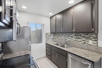 2266 Grand Ave, Unit 25 in San Diego, CA - Foto de edificio - Building Photo