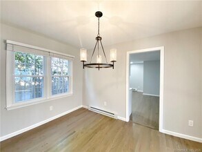 52 Vitti St in New Canaan, CT - Building Photo - Building Photo