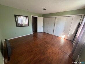 11 Camelot Dr in Bloomfield, CT - Building Photo - Building Photo