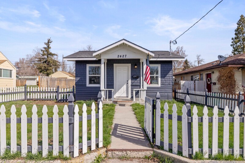 2427 Garden Ave in Klamath Falls, OR - Foto de edificio