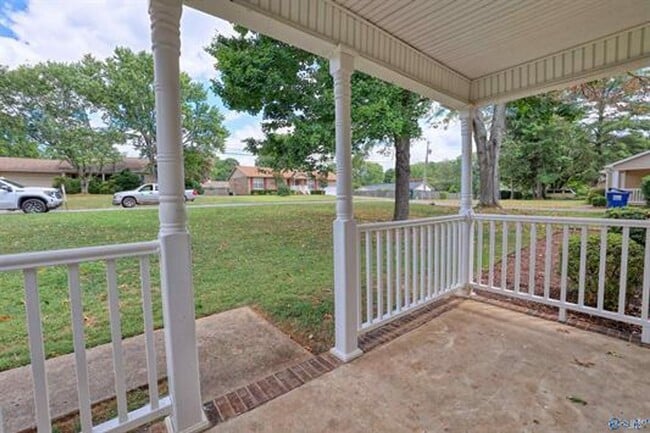 property at 805 Crestview Dr