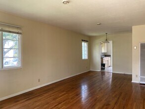 8836 Ramsgate Ave, Unit 8836 in Los Angeles, CA - Building Photo - Building Photo