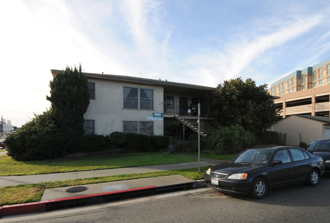 5830 W 96th St in Los Angeles, CA - Building Photo