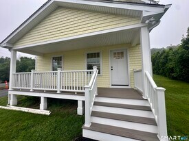 309 Flanders Rd in East Lyme, CT - Building Photo