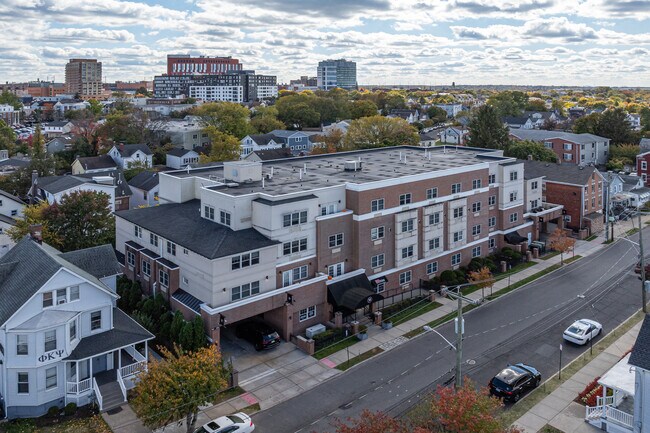 RU Living in New Brunswick, NJ - Building Photo - Building Photo