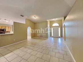 16560 Corner Lake Dr in Orlando, FL - Building Photo - Building Photo